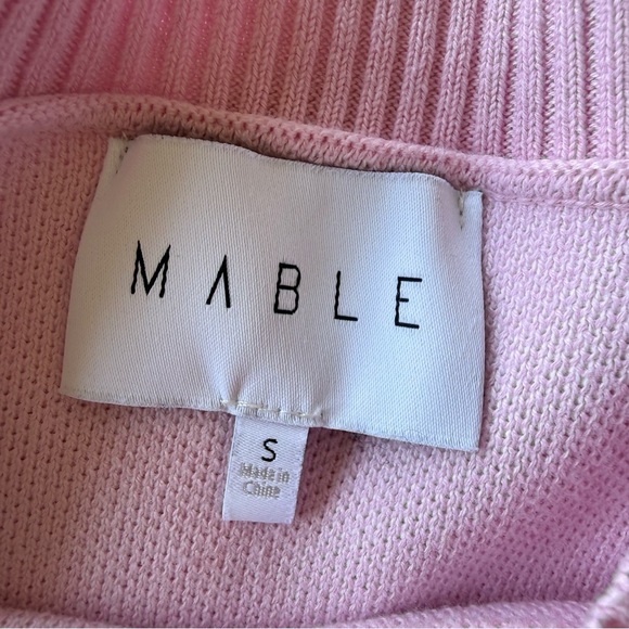 Cropped Crewneck Sweater in Light Pink with White Bow Motif - Picture 7 of 10